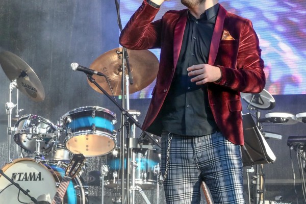 bekekoncert15248FBA85-4A4C-5D8E-6E8F-86DFF45AC07D.jpg