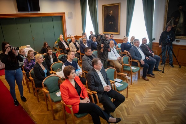 munkacsy-kiallitas-hajduszoboszlo-36F4BBFD4-0330-1C31-18FA-33BEC95F4841.jpg