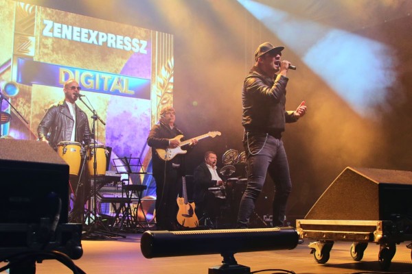 article-image-koncert-ismert-eloadokkal-9641-1233172AE080D-F012-D87D-143B-5794E71DF66C.jpg