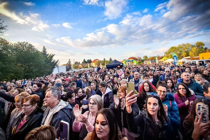 Hatalmas érdeklődéssel fogadták a szarvasi Szerencsekoncertet Fotó: Dinya Magdolna